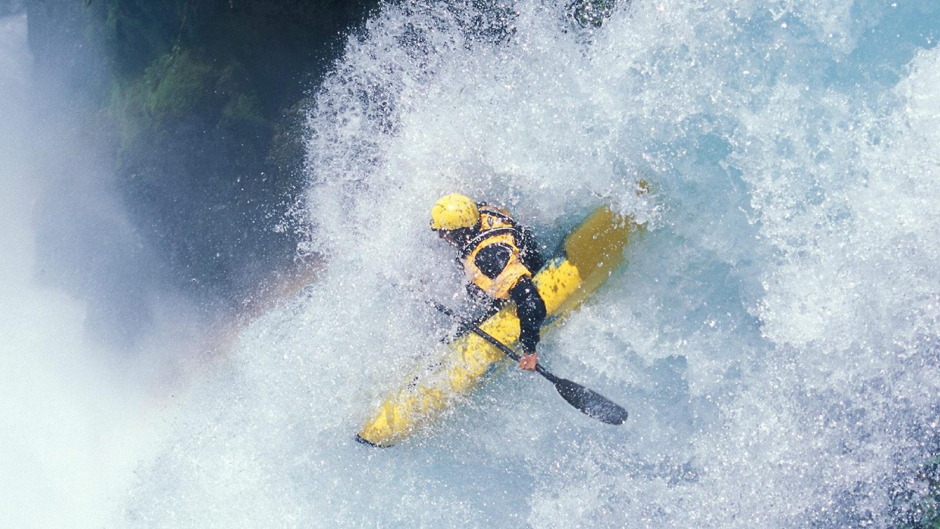 冰雪项目蓬勃发展,滑雪装备创新提升运动员表现与安全,滑雪队伍