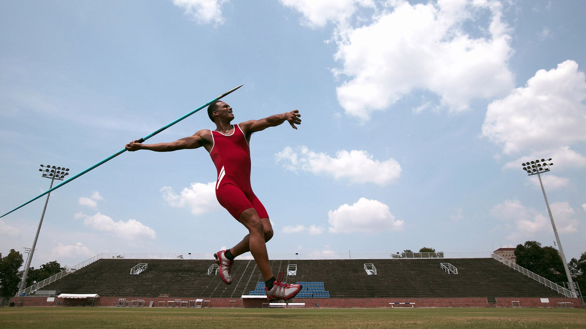 世界自行车公路赛环广西精彩开赛，还广西自行车赛