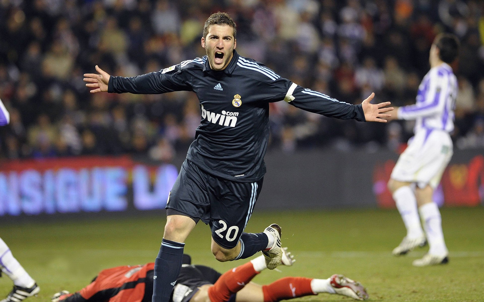 世俱杯“冠军争夺战”前瞻：豪门会师，赛场谁主沉浮？